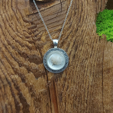 Wisiorek mały z zalanym małym dmuchawcem