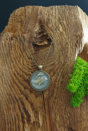 Wisiorek z kłosami trawy